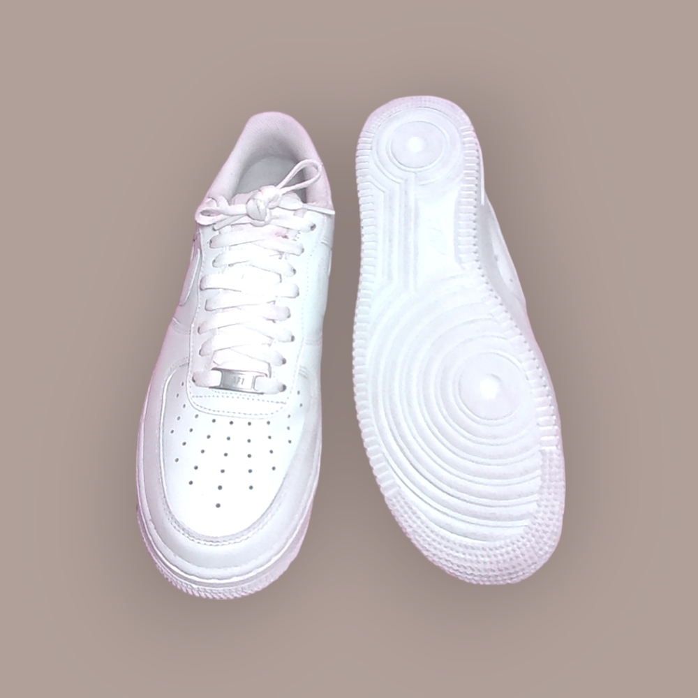 Nike Air Force 1 '07 Low Mens size 8 Triple White